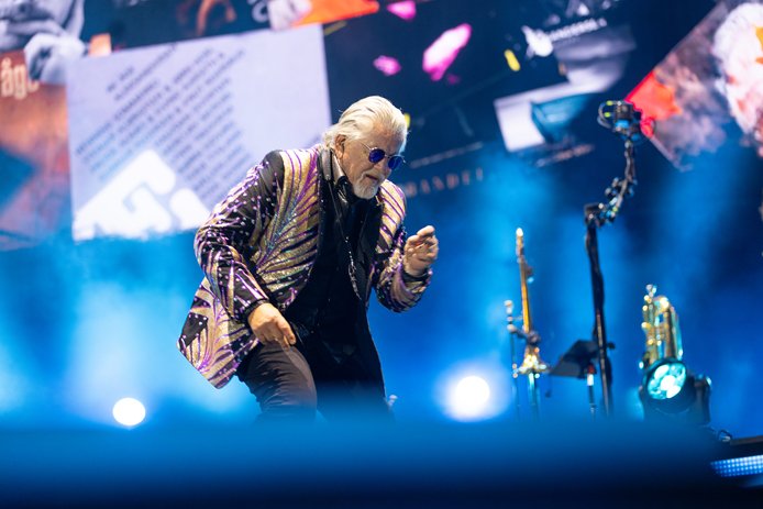 Bjørn Røstad danser på scenen